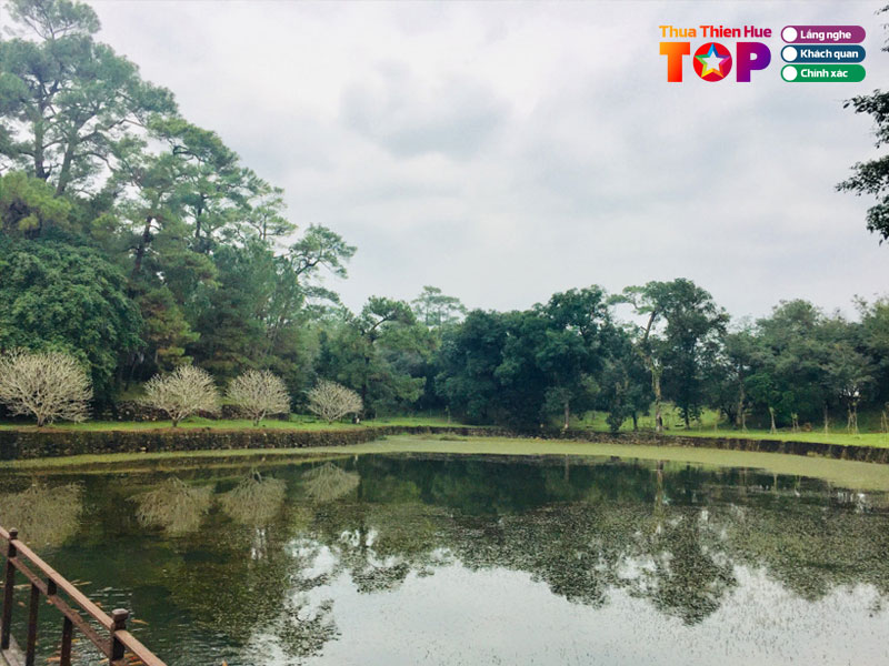 ho-tan-nguyet-dam-phong-cach-tru-tinh-huetoplist