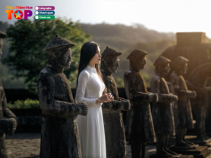 nghi-mon-va-san-dai-dinh-huetoplist