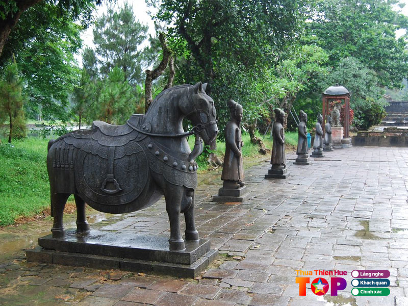 san-bai-dinh-trung-bay-tuong-quan-van-vo-huetoplist