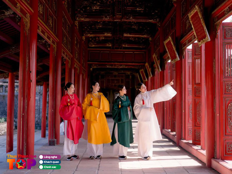 thoi-diem-va-trang-phuc-ly-tuong-khi-den-kinh-thanh-hue-huetoplist