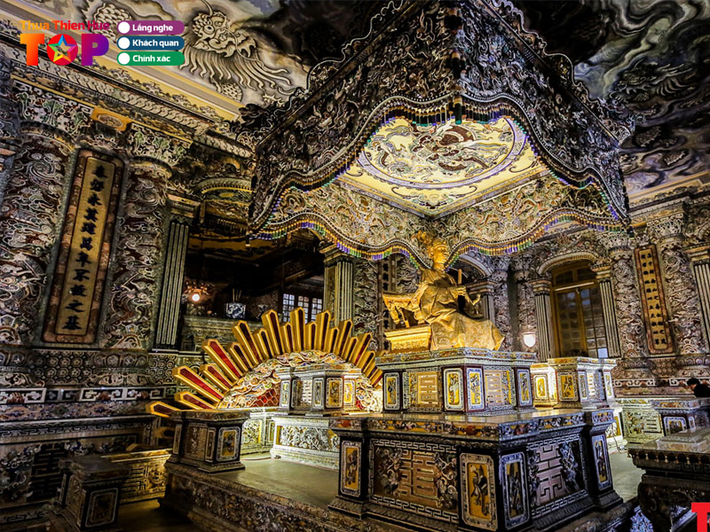 tuong-dong-vua-khai-dinh-ty-le-11-huetoplist