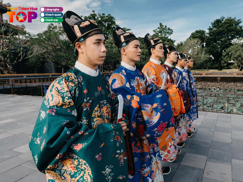 co-trang-hoang-cung-dia-chi-cho-thue-trang-phuc-bieu-dien-o-hue-dep-huetoplist