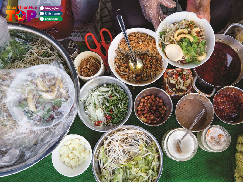 com-hen-ba-cam-huetoplist