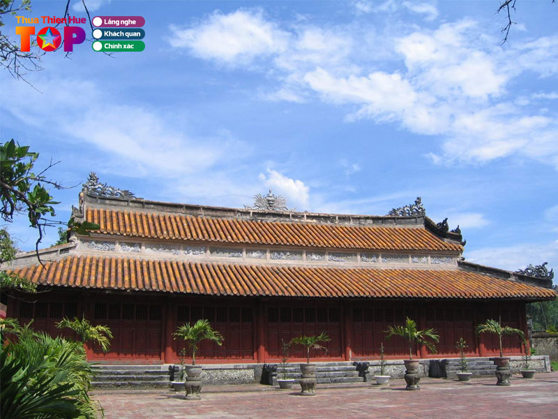 dien-long-an-noi-tho-cung-cac-vua-huetoplist