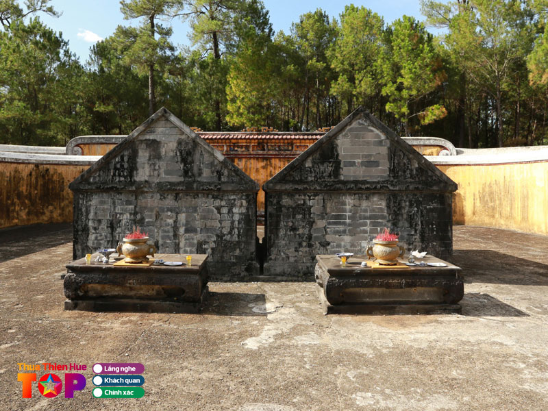 thoi-diem-tham-quan-lang-gia-long-thich-hop-huetoplist