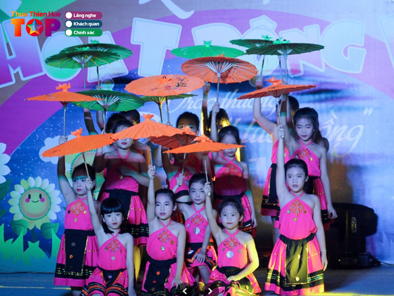 trang-phuc-bieu-dien-quyen-hue-huetoplist