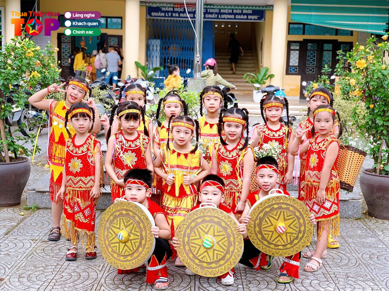 trang-phuc-bieu-dien-yen-hoang-huetoplist