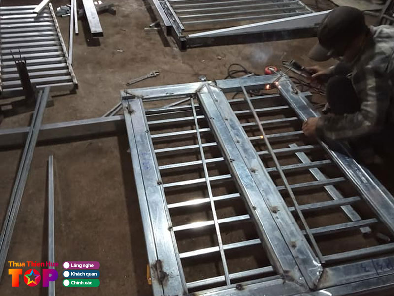 Co-so-co-khi-sat-inox-manh-hoa-huetoplist