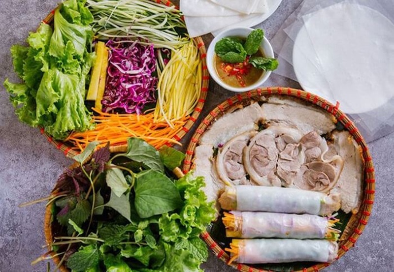 Top 10 quán bánh tráng cuốn thịt heo ngon ở Huế