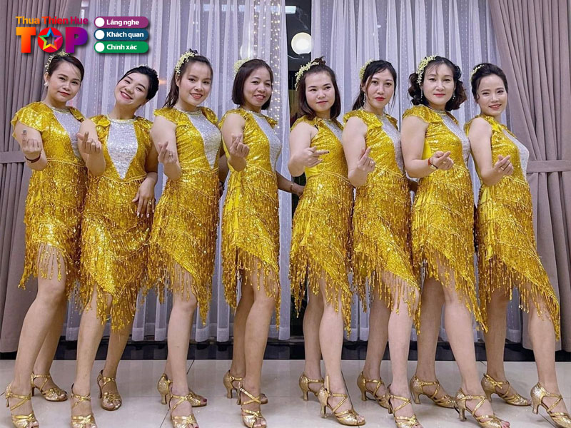 Trang-phuc-bieu-dien-lem-tran-huetoplist