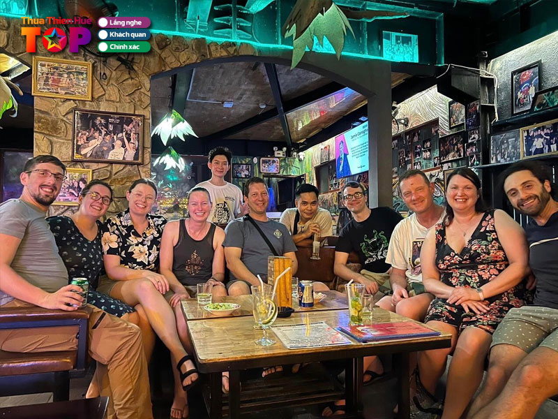 Brown-eyes-bar-huetoplist