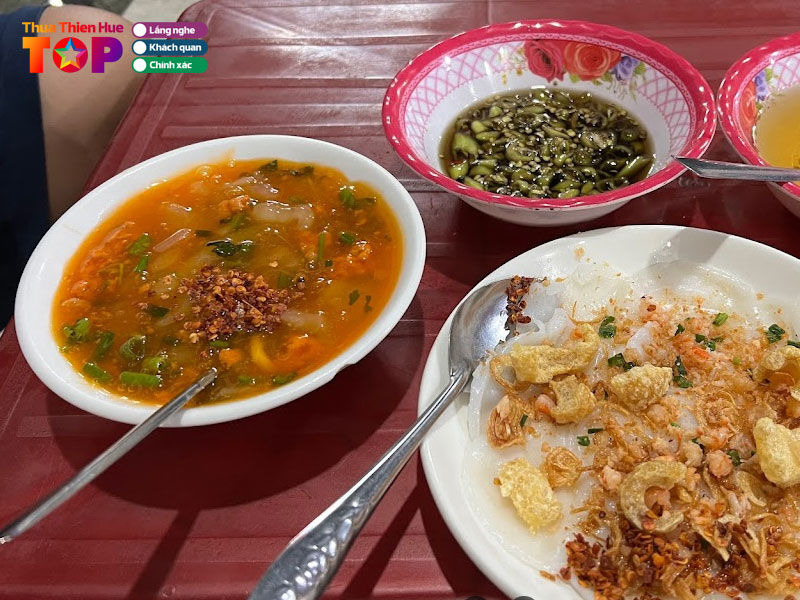 Quan-banh-canh-thuy-huetoplist