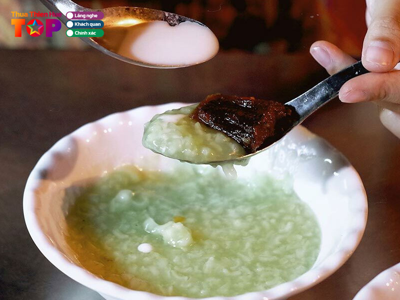 Quan-chao-trang-la-dua-co-hau-huetoplist