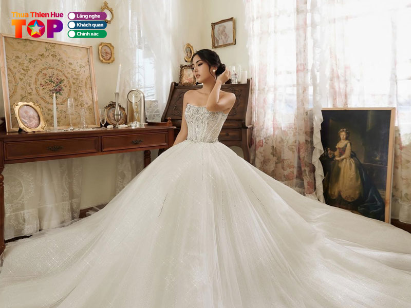 Adora-bridal-huetoplist