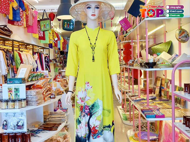 Ao-dai-huong-co-do-huetoplist