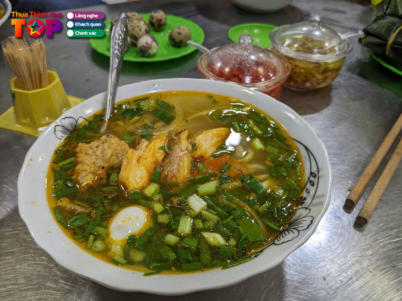 Banh-canh-ca-loc-thuong-huetoplist