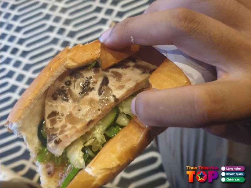 Banh-mi-chu-tuan-huetoplist