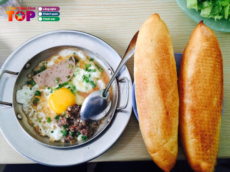 Nhung-tieu-chi-khi-lua-chon-quan-banh-mi-op-la-huetoplist