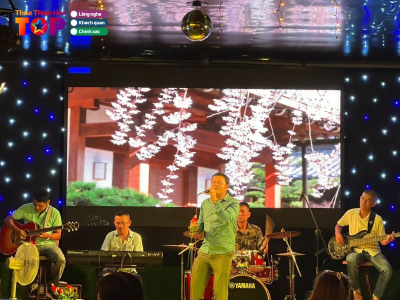 Phong-tra-pho-xua-huetoplist