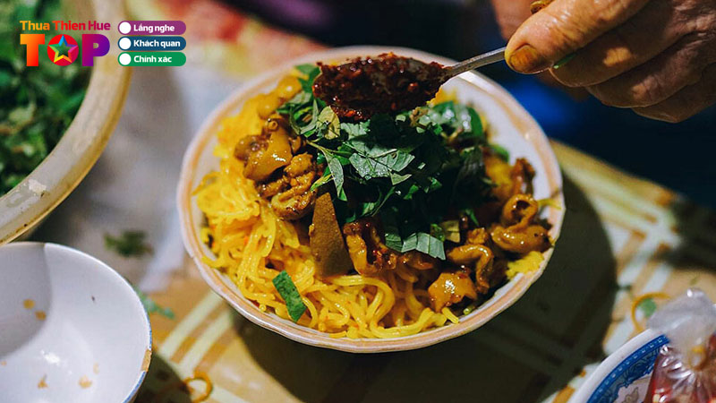 Top-10-quan-bun-long-xao-nghe-o-hue-ngon-xuyt-xoa-huetoplist