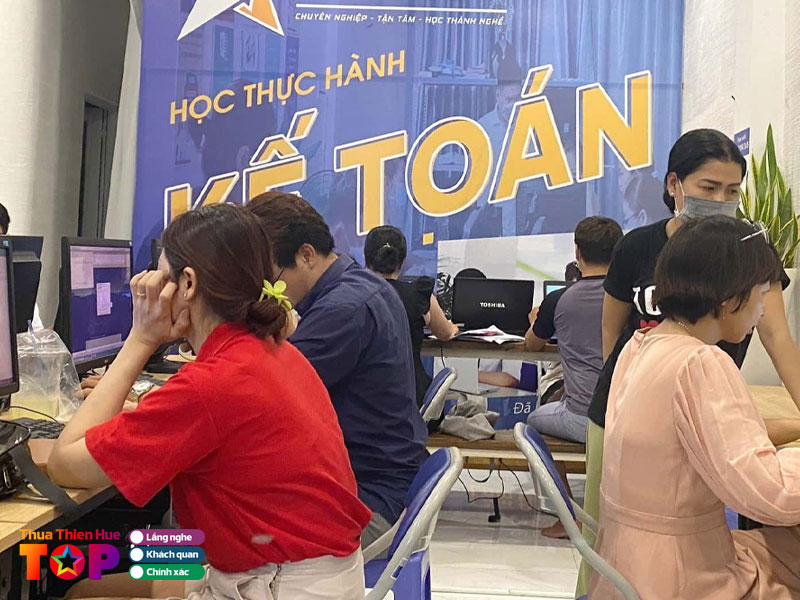 Mot-so-luu-y-khi-lua-chon-trung-tam-day-ke-toan-de-theo-hoc-huetoplist