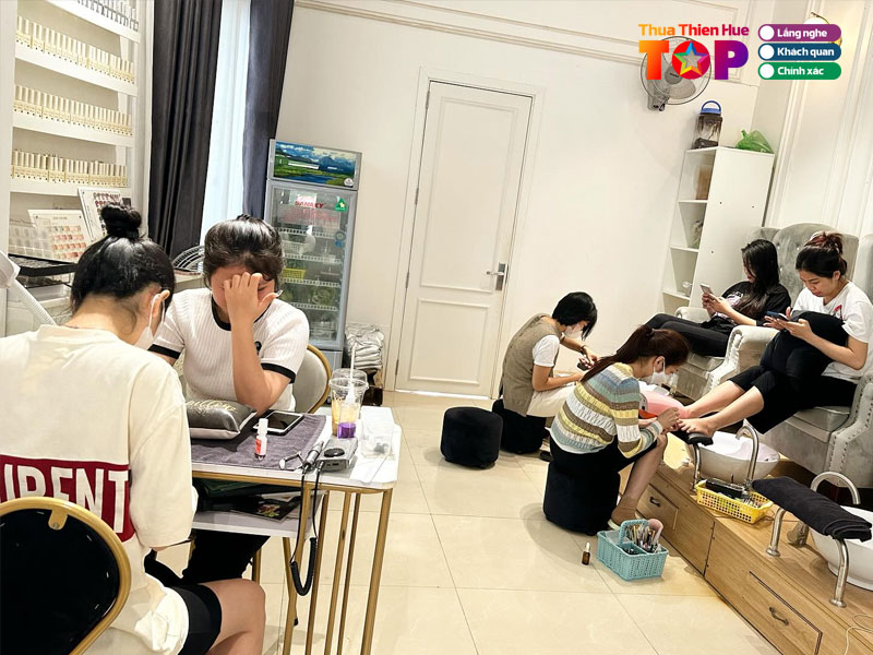 Gare-nguyen-beauty-nail-art-huetoplist