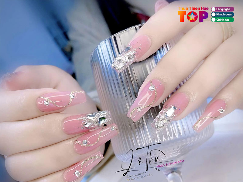 Le-thu-nails-huetoplist