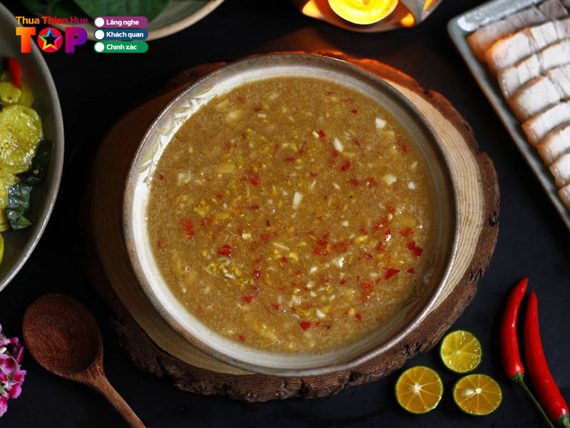 Mot-so-kinh-nghiem-khi-di-mua-mam-nem-huetoplist