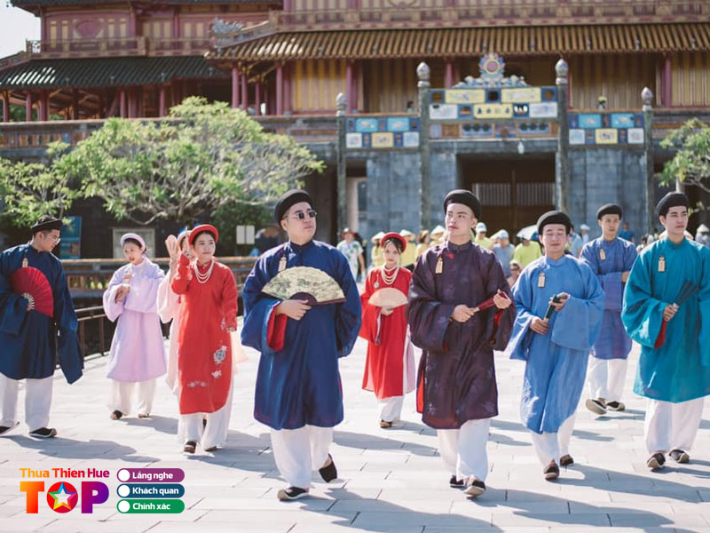 Co-trang-hoang-cung-huetoplist