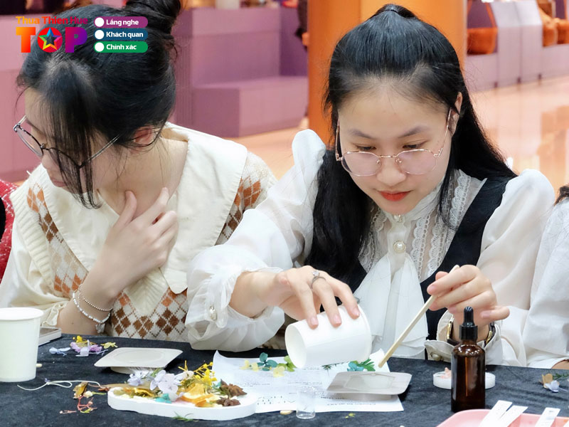 Kham-pha-khong-gian-nghe-thuat-doc-dao-tai-song-platform-huetoplist