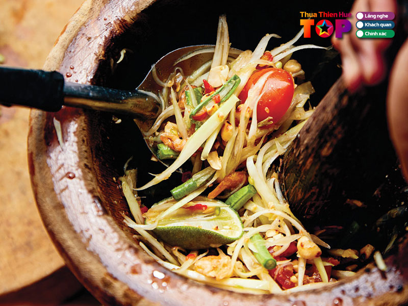 Quan-lao-viet-food-huetoplist