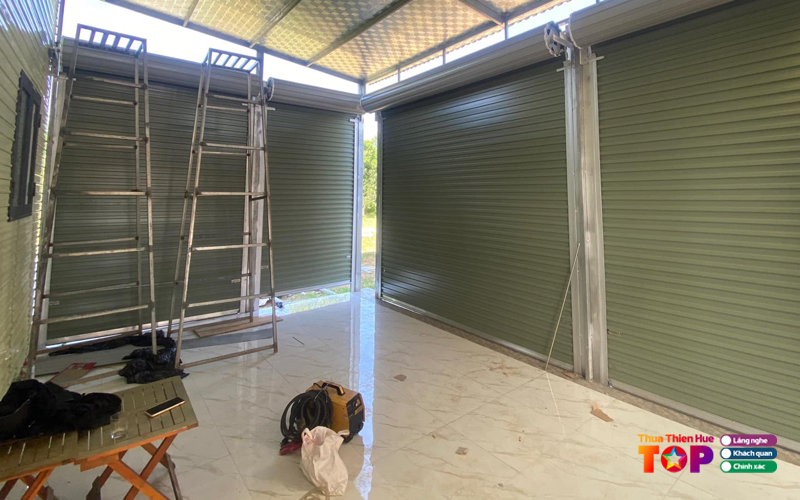 Cua-cuon-dai-phu-quy-huetoplist