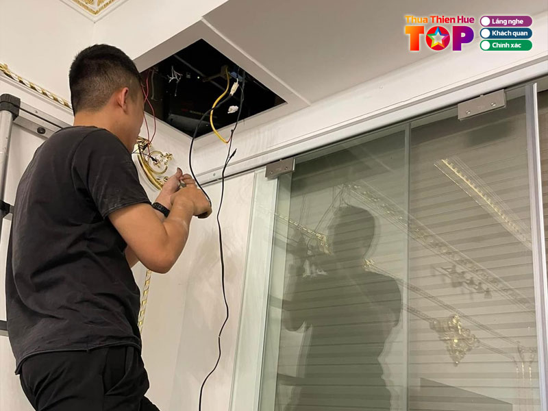 Mot-so-tieu-chi-khi-chon-don-vi-sua-chua-cua-cuon-huetoplist