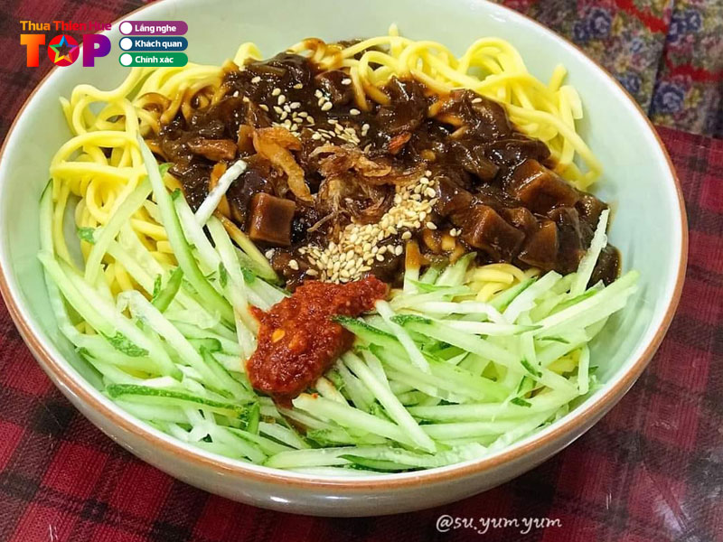 Quan-an-han-quoc-trang-bui-huetoplist