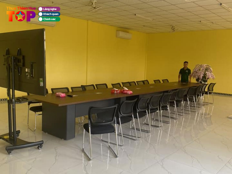 Ban-ghe-van-phong-moc-phuong-huetoplist