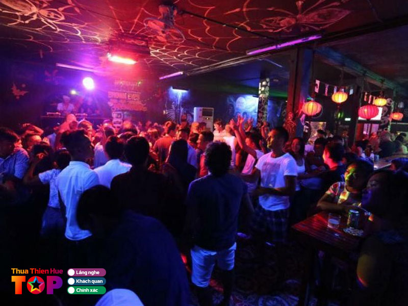 Brown-eyes-bar-huetoplist