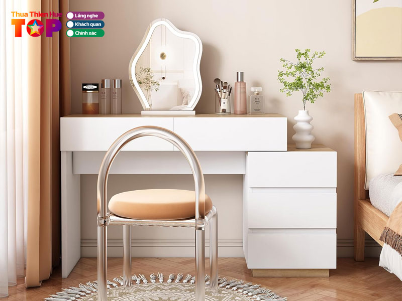 Khi-di-mua-ban-trang-diem-can-luu-y-nhung-gi-huetoplist