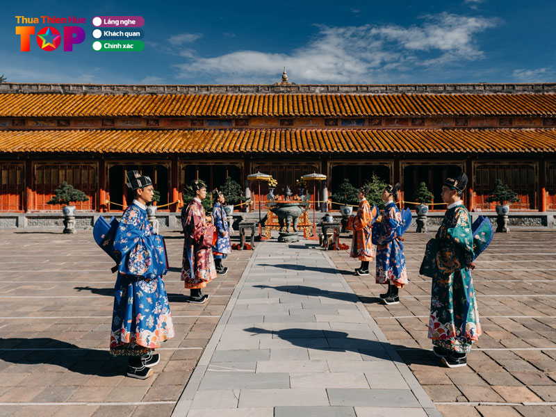 Co-trang-hoang-cung-huetoplist