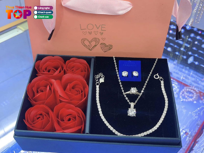 Trang-suc-bac-toan-tien-huetoplist