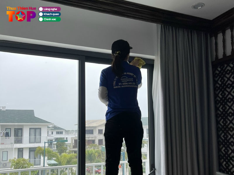 Cong-ty-khong-gian-sach-huetoplist