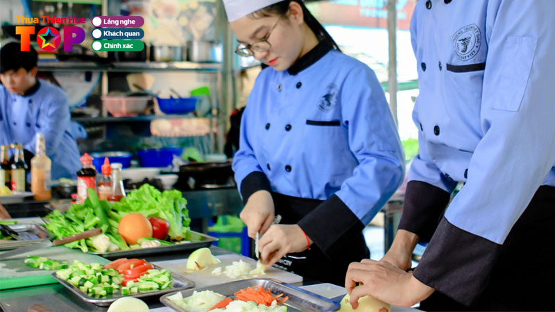 Top-5-lop-day-nau-an-o-hue-uy-tin-ra-nghe-nhanh-huetoplist