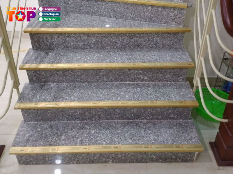 Tieu-chi-chon-dia-chi-cung-cap-nep-chong-truot-cau-thang-uy-tin-huetoplist