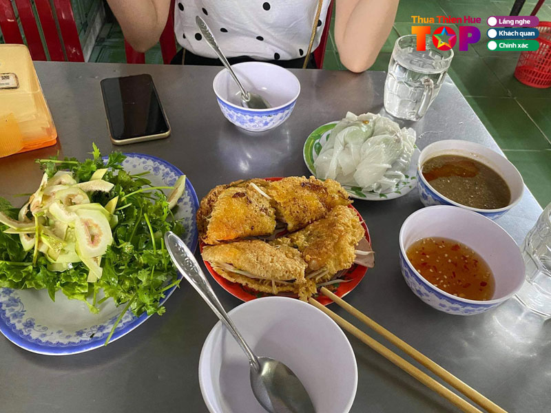 Banh-khoai-tai-phu-huetoplist