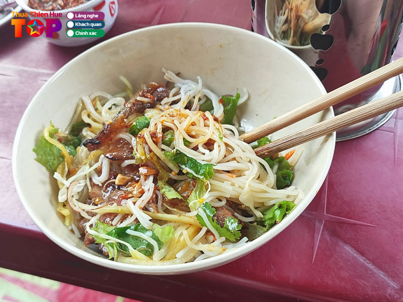 Bun-thit-nuong-o-tam-huetoplist