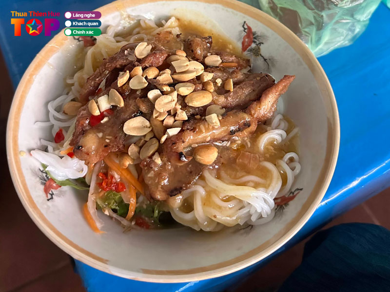 Bun-thit-nuong-o-thom-huetoplist