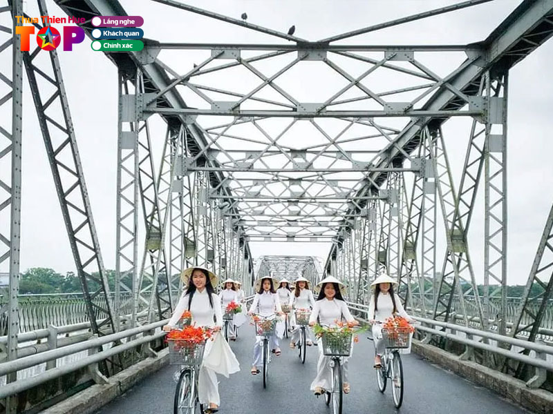 Cam-nang-du-lich-cau-truong-tien-hue-huetoplist