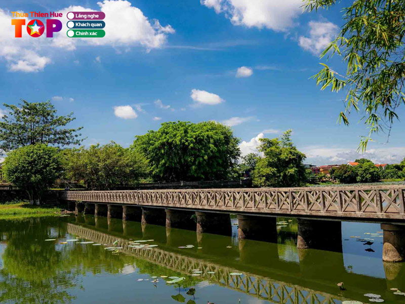 Cam-nang-du-lich-ho-tinh-tam-huetoplist