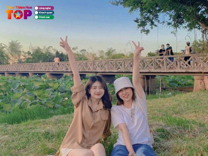 Check-in-song-ao-tai-ho-sen-tinh-tam-huetoplist