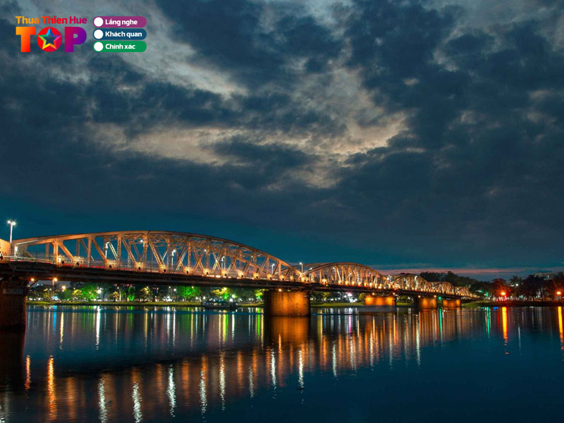 Gioi-thieu-cau-truong-tien-huetoplist