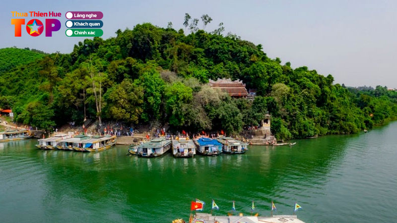 Kham-pha-dien-hon-chen-net-dep-tam-linh-giua-dong-song-huong-huetoplist